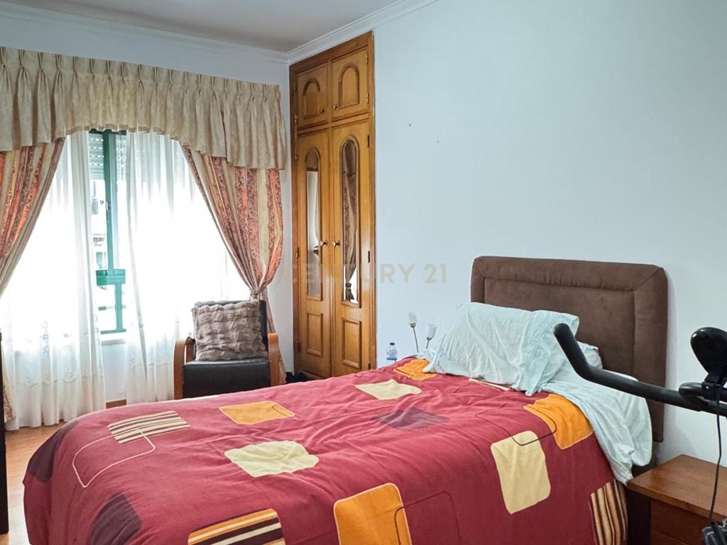 T4 com uma área de 150 m2 localizado em Massamá - Image 10